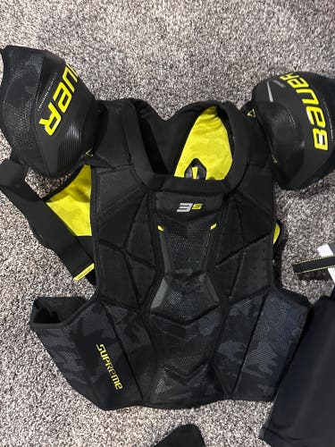 Used XL Bauer  Supreme 3S Shoulder Pads