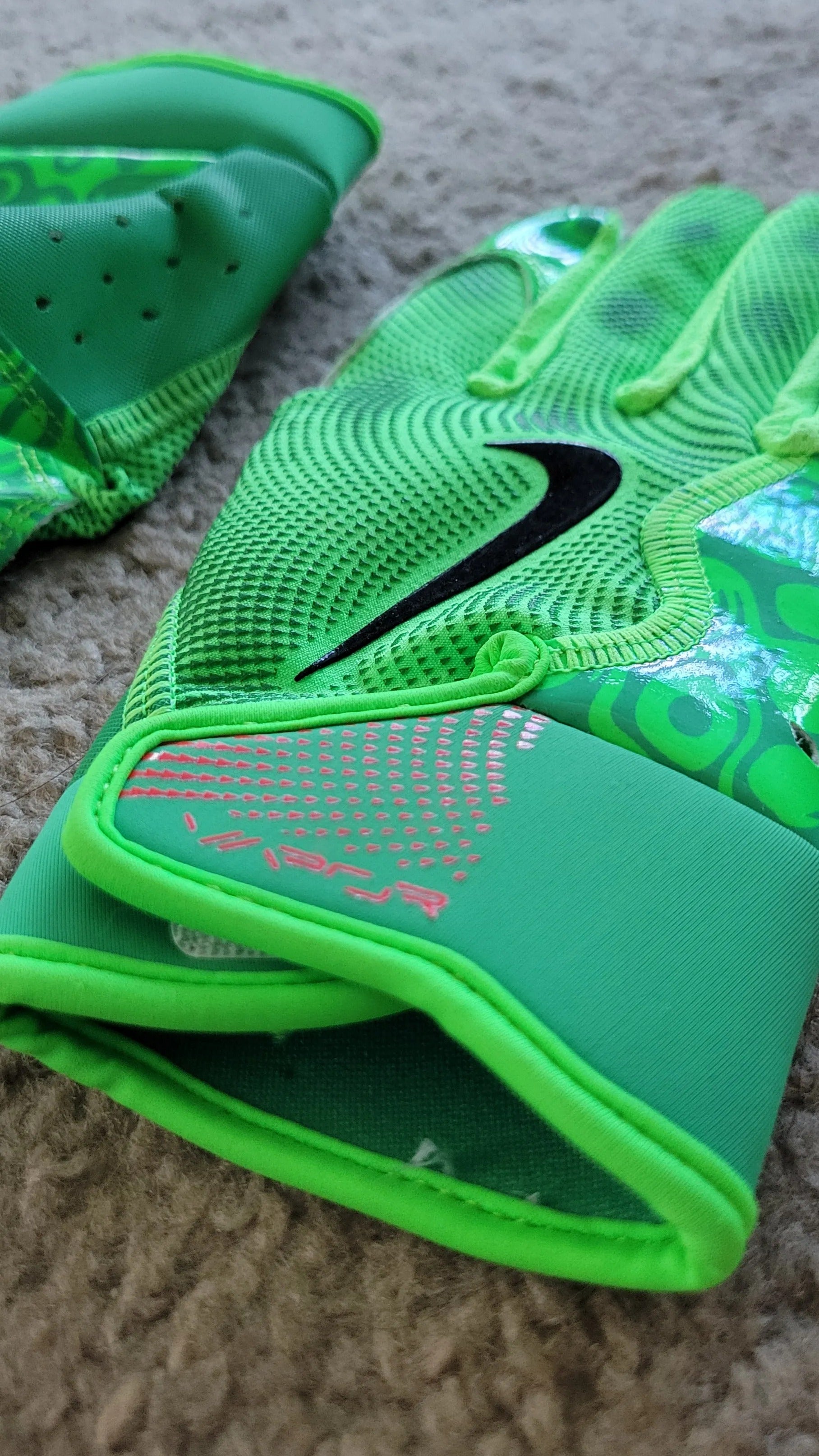 Nike Youth Size M Vapor Jet 8.0 Energy Swag Green Football