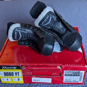 Used Youth CCM Tacks 9060 Hockey Skates Regular Width 9