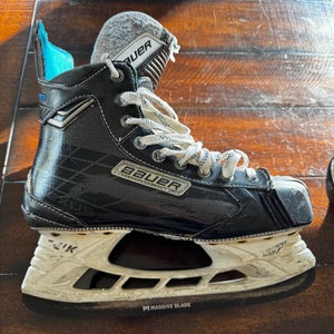 Senior Bauer Regular Width 8.5 Nexus 8000 Hockey Skates
