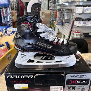 New Intermediate Bauer Vapor X900 Hockey Skates Regular Width Size 5.5