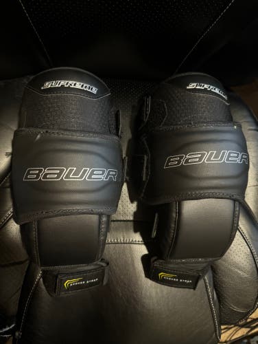 Used Bauer Supreme Knee Pads - Junior