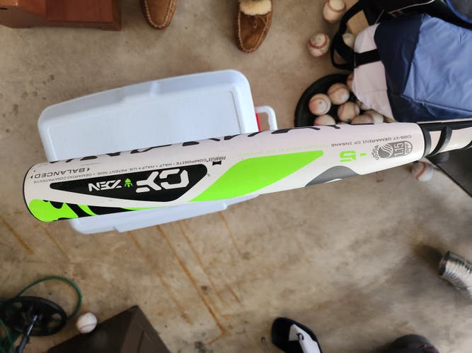 DeMarini CF Insane Bat (-5) 27 oz 32"