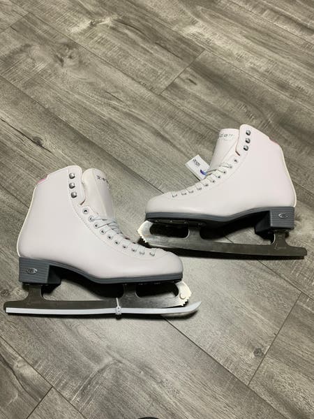 New RIEDELL 114 PEARL WHITE FIGURE SKATES WOMEN`S SIZE
