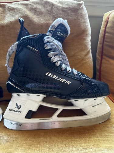 Used Intermediate Bauer Supreme Shadow Hockey Skates 6.5