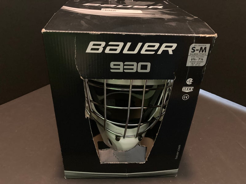 Used Senior Bauer 930 Goalie Mask S/M 6 5/8 - & 7 1/8