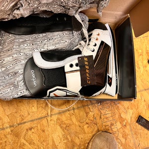 New Verbero Regular Width Size 5 Cypress Hockey Skates