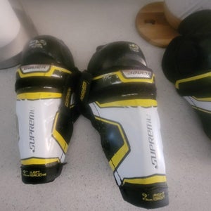 Used Youth Bauer Supreme 2S Pro 9" Shin Pads
