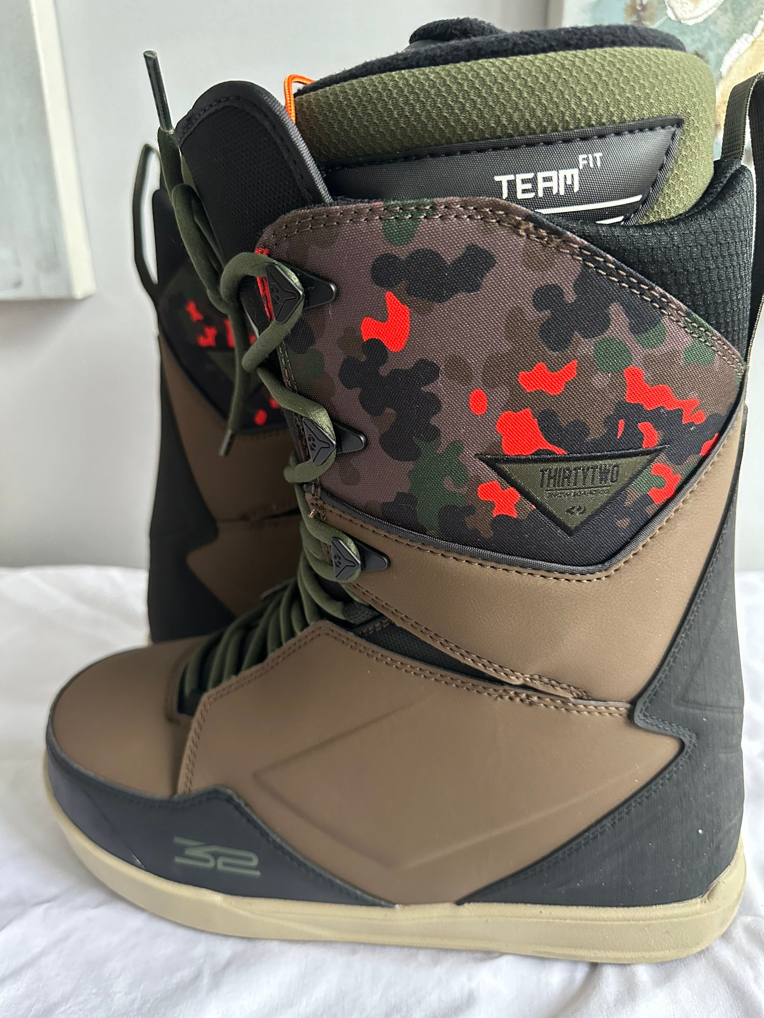 Thirtytwo lashed Bradshaw snowboard boots (size 11) | SidelineSwap