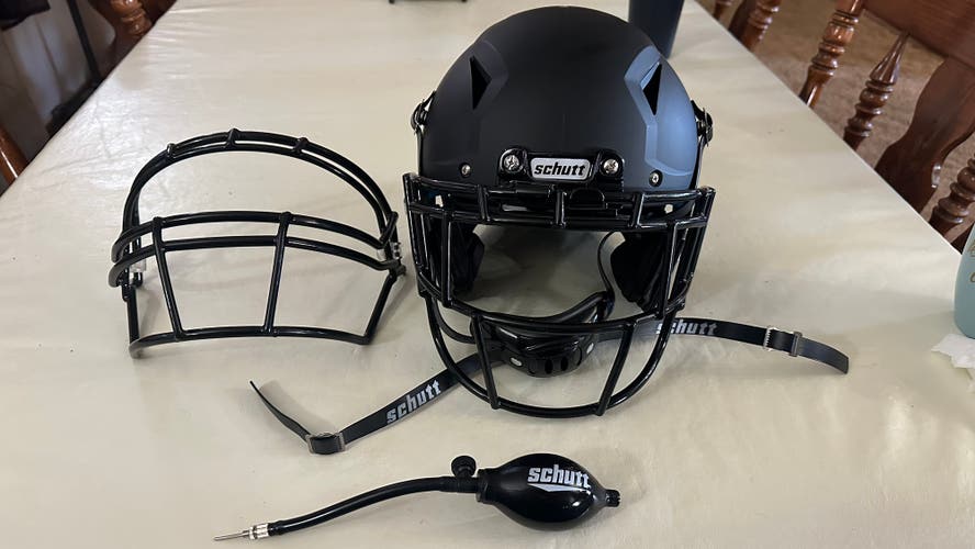 Schutt Vengeance Z10 Helmet - Size Adult Large - Matte Black