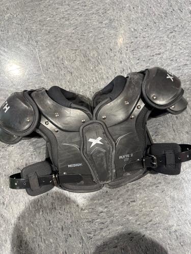 Used Medium Youth Xenith Flyte 2 TD Shoulder Pads