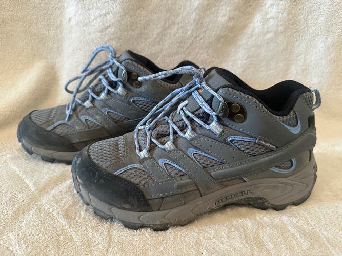 Merrell Moab kids size 2.5 Hiking Boots