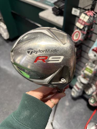 TaylorMade R9 Driver Right Handed- 10.5 Loft