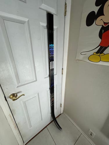 New Senior CCM Right Handed P29 Pro Stock Trigger 9 Pro Hockey Stick 2pack