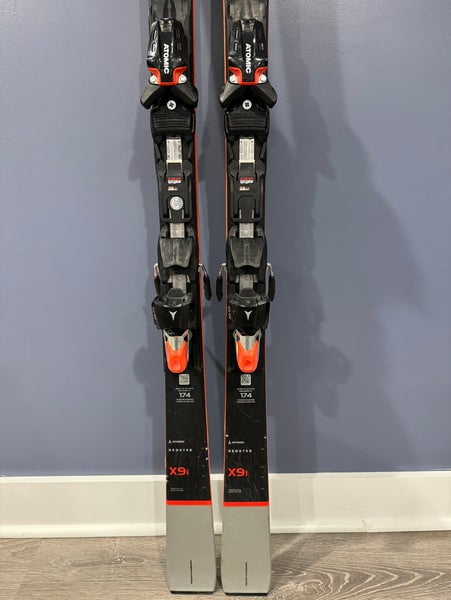2023 Atomic Redster X9i Revoshock Ski With X12 GW Bindings