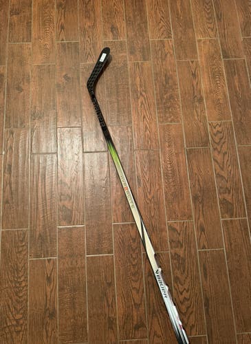 New Senior Bauer Right Handed P92  Vapor Hyperlite Hockey Stick