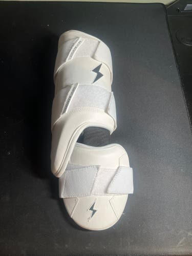 New White Bruce Bolt Senior Leg Guard