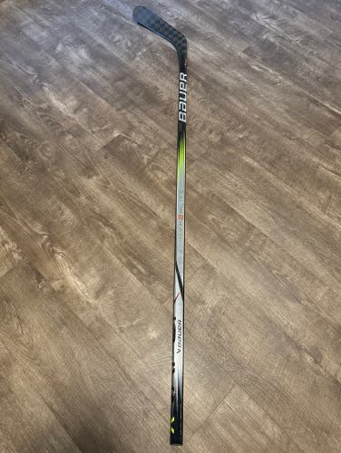 Bauer Hyperlite 2 Hockey Stick Intermediate , Left Hand P90TM Used 1x