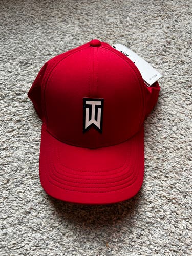 New Nike Tiger Woods Hat - Size M/L - Sunday red