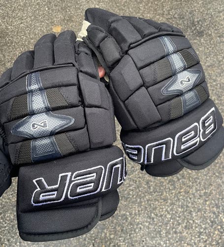 Like New - Bauer Nexus 9000 Gloves (Sz. 15”)