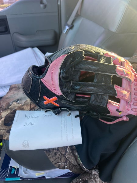 Aria Baseball Glove