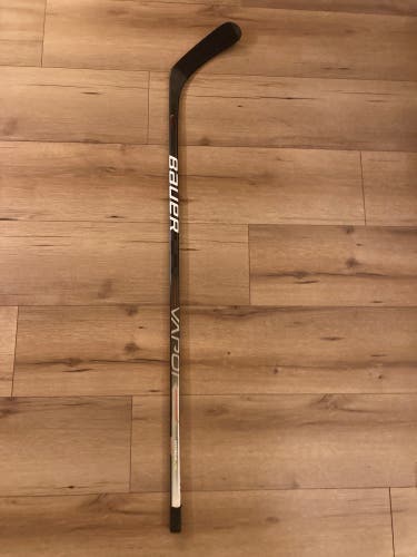 Used Junior Bauer Right Handed P92 Vapor Hyperlite Hockey Stick