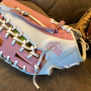 Slow pitch glove