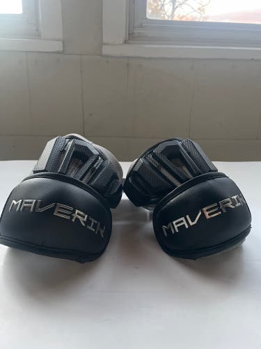 Brady New/never Used Adult Maverik Max Pads large