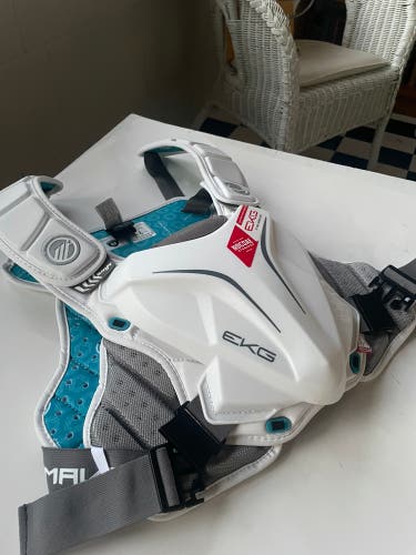 Brand New/Never Used Medium Maverik Shift EKG speed pad Shoulder Pads