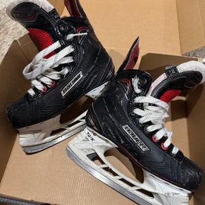 Bauer Vapor X700 Skates (Sz. 2.5)