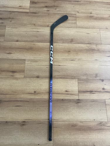 Used Intermediate CCM Right Handed P29 RibCor Trigger 8 Pro Hockey Stick