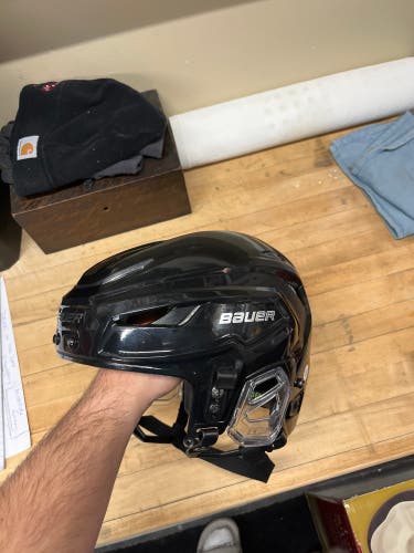 Used Medium Bauer Hyperlite Helmet