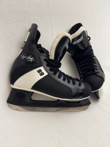 Used CCM Tradition Size 8 Wayne Gretzky Hockey Skates