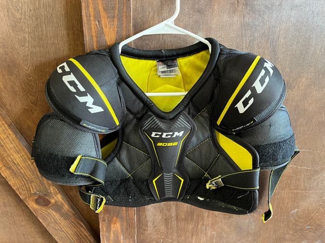 Junior Used Small CCM Tacks 3092 Shoulder Pads