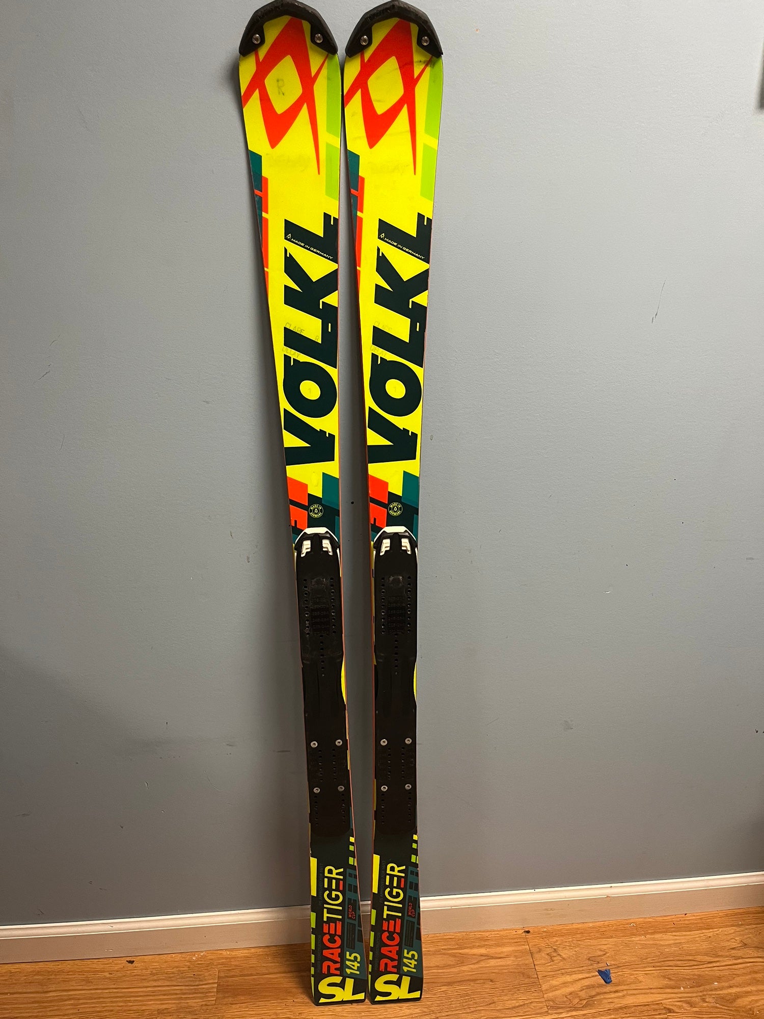 Volkl Racetiger 145 SL Jr Race Skis | SidelineSwap | Buy and