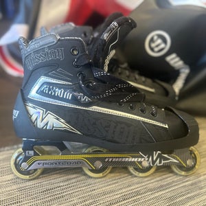 Used Senior Mission Axiom G7 Hockey Goalie Skates Regular Width 9.5
