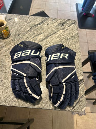 New Bauer 14" Vapor Hyperlite Gloves