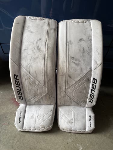 Bauer M5 Pro 32+1 Leg Pads