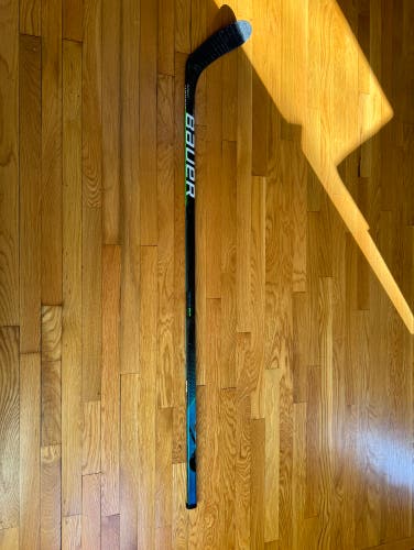 Used Senior Bauer Right Handed P28  Nexus Geo Hockey Stick