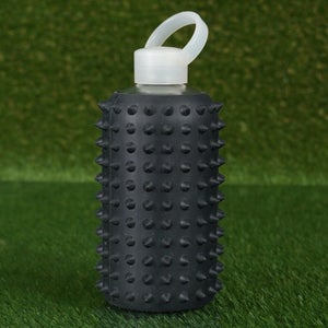 BKR GLASS WATER BOTTLE W/SPIKED SILICONE SLEEVE JET BLACK BIG 1L/32OZ