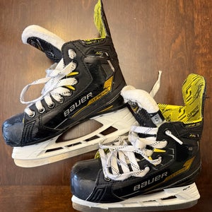 Used 2023 Bauer Regular Width 13.5 Supreme M4 Hockey Skates