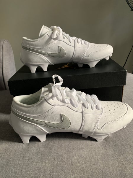 White New Men's Size M 9.5 (W 10.5) Adult Nike Low Top Molded Cleats
