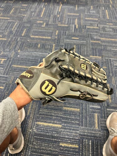 Used  Outfield 12.25" A2000 Baseball Glove