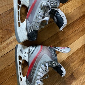 Used Intermediate Bauer Vapor Hockey Skates Regular Width Size 4