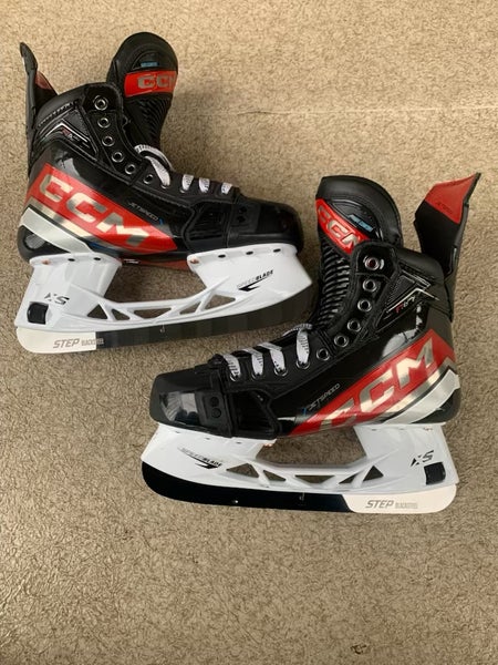 Like New Used Senior CCM Regular Width 8 JetSpeed FT6 Pro Hockey Skates