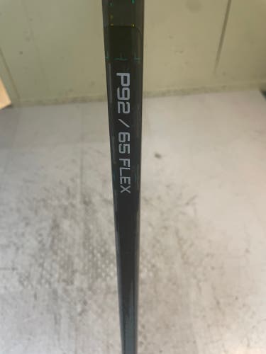 New Bauer Right Handed P92 Twitch Hockey Stick