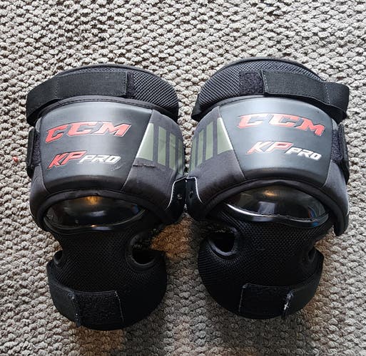 CCM Pro goalie knee pads, SR, like new