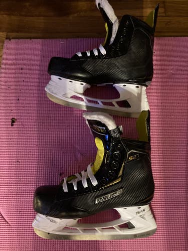 Used Intermediate Bauer Supreme S27 Hockey Skates Extra Wide Width Size 4EE