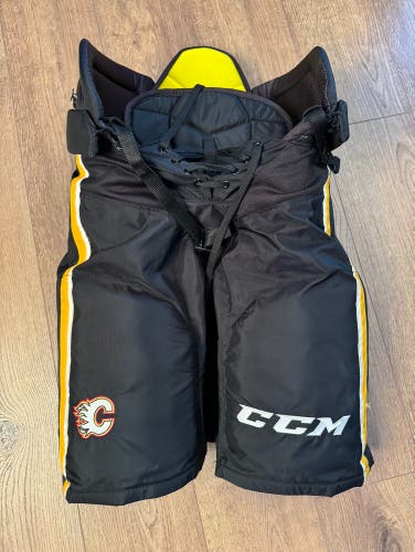 Pro Stock Calgary Flames CCM HPTK Pants Medium