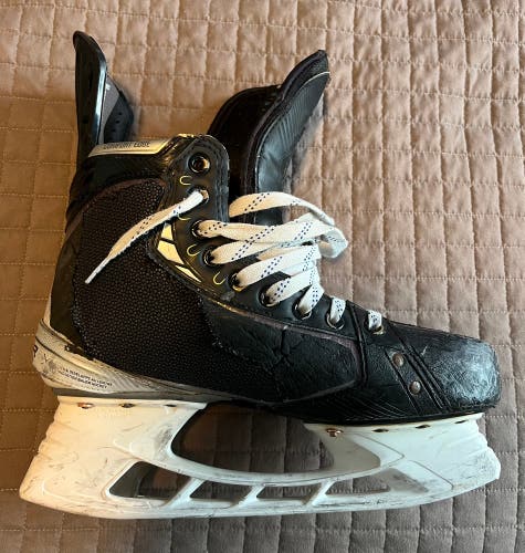 Used Custom Bauer 7.5 / 7.25 Vapor Hyperlite Hockey Skates